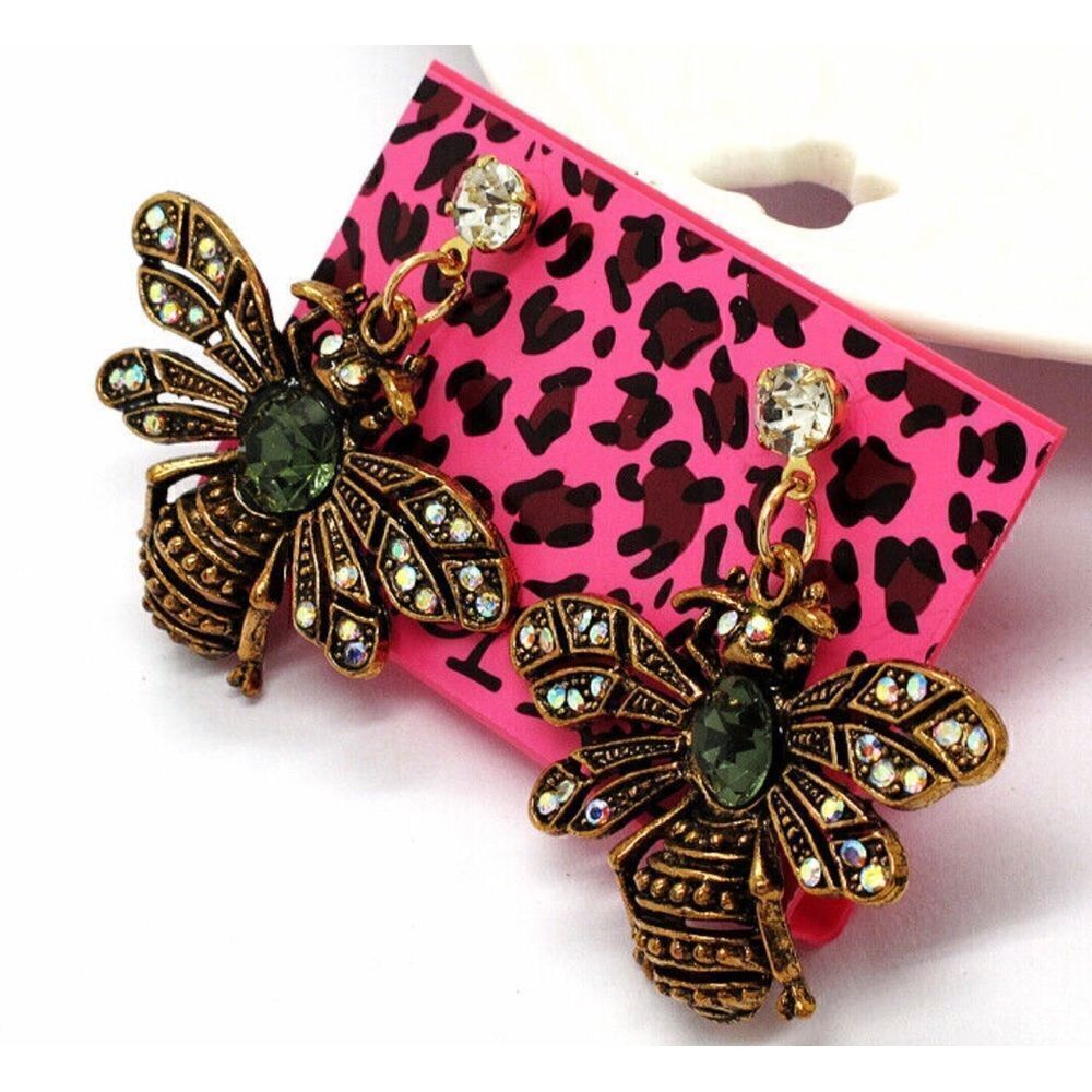 🐝 Betsey Johnson vintage style bumblebee dangle earrings 🐝